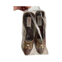 Sepatu Arwah Leluhur Wanita